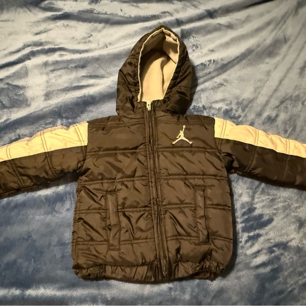 Jordan Kids Puffer Jacket in Black and White